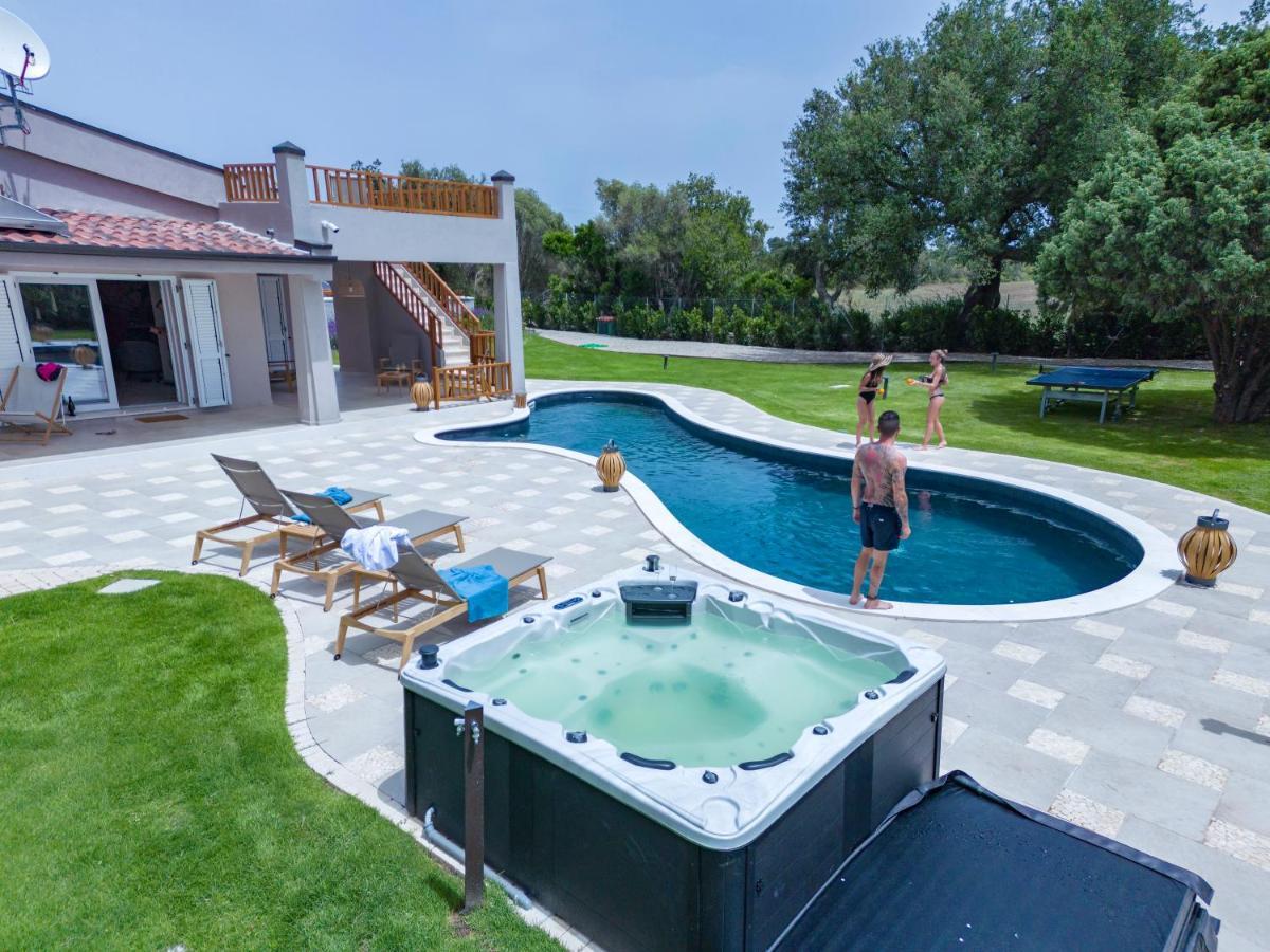 Villa Golden Root Real Estate San Teodoro  Eksteriør billede