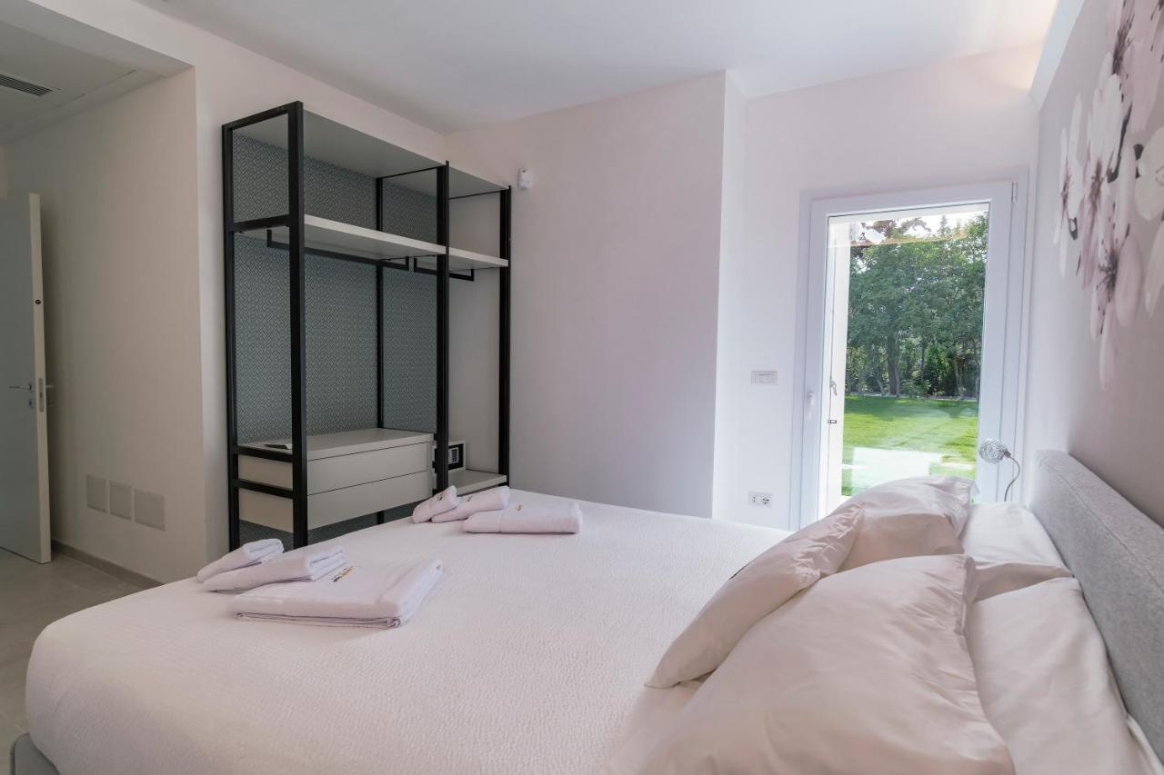 Villa Golden Root Real Estate San Teodoro  Eksteriør billede