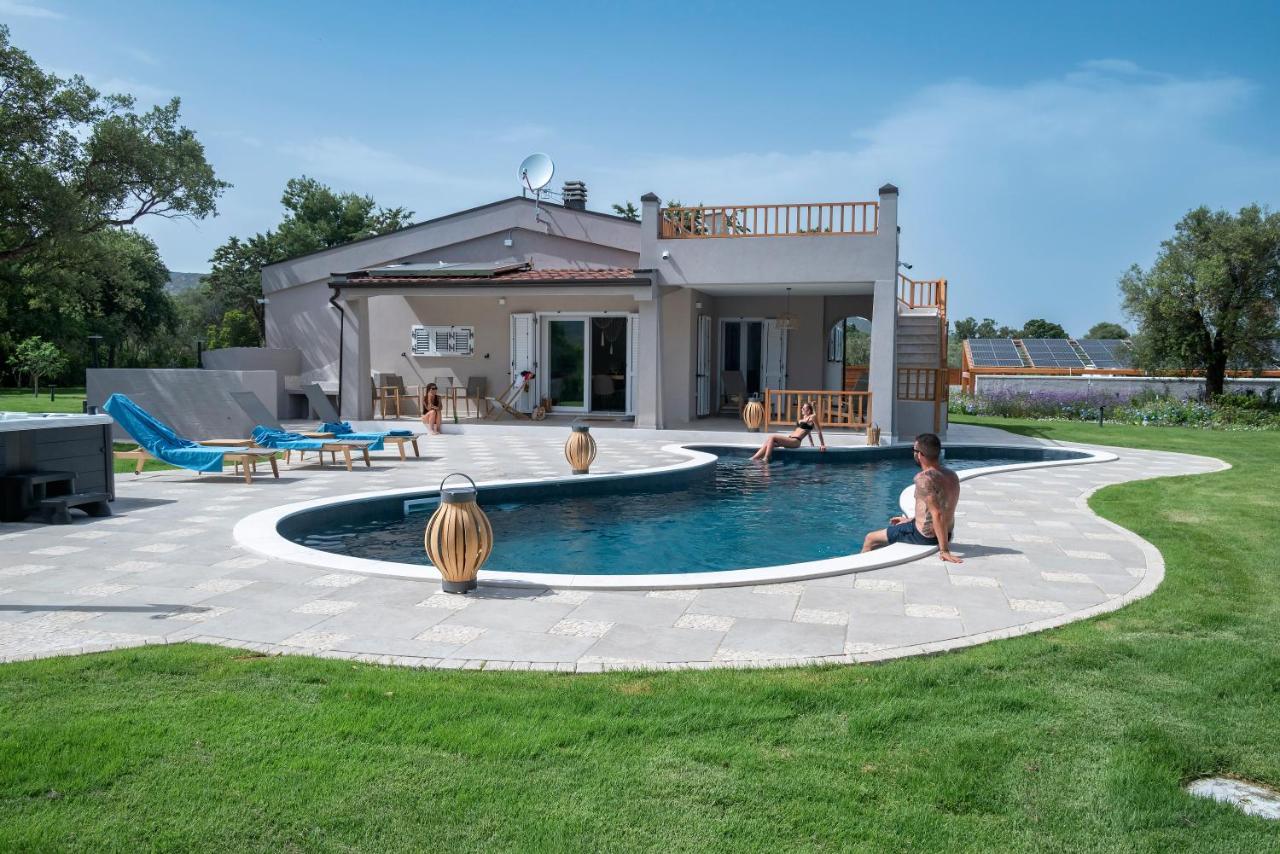 Villa Golden Root Real Estate San Teodoro  Eksteriør billede